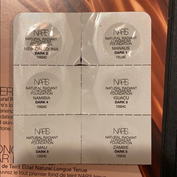 NARS radiant foundation shade finder sample - Picture 3 of 4